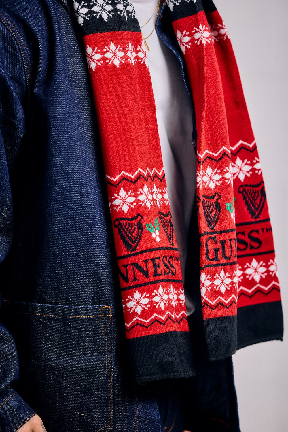 Guinness Christmas Black and Red Holly Scarf – Guinness Storehouse